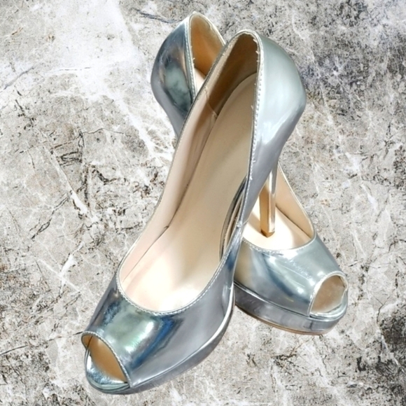 Le Chateau Silver Peep Toe Platform Heels and Clutch Purse - Picture 2 of 7